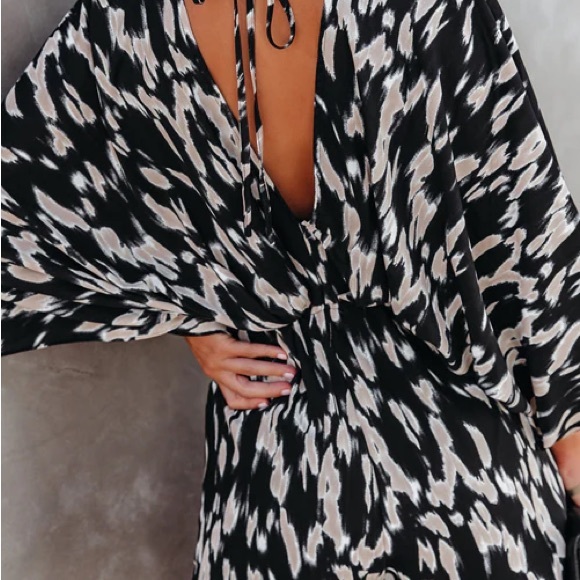 Next Vacay Printed Romper - Picture 4 of 5